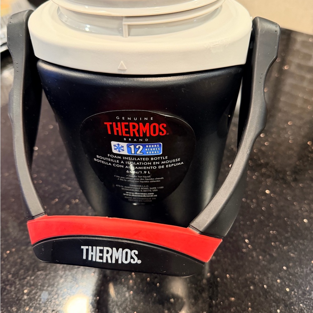 Thermos 64 Ounce Foam Insulated Hydration Bottle, Black